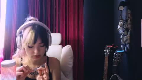 Avriel online show from June 4, 4:40 am