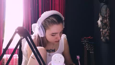 Avriel online show from November 23, 4:54 am