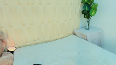 Avilyn online show from February 18, 6:30 pm