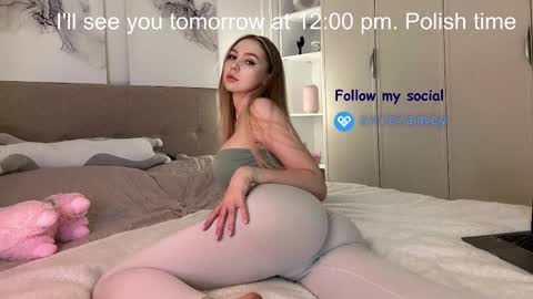 Snapshot of avroramy chatting on February 11, 9:25 pm Avrora online show from February 11, 9:25 pm