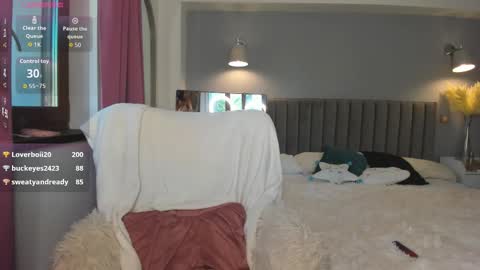 Jolie online show from October 5, 10:34 am