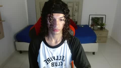 Axel online show from December 20, 11:33 pm