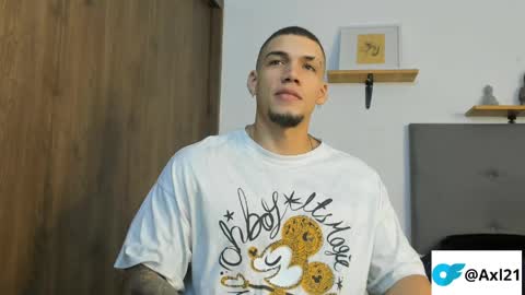 INDEPENDENT MODEL  online show from April 24, 12:56 am