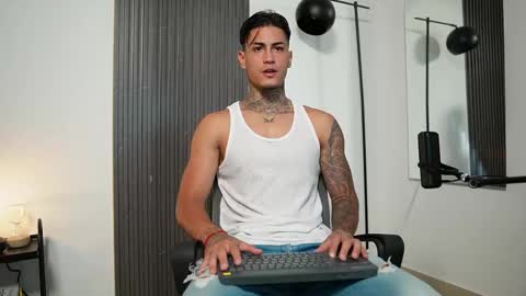 Snapshot of axel_villa chatting on October 3, 8:28 pm Agustin online show from October 3, 8:28 pm