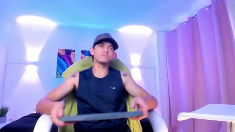 Axel online show from June 1, 6:20 pm