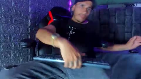 Axell Cross2 online show from October 15, 11:05 pm