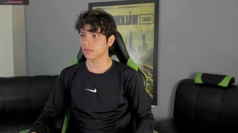 Snapshot of axelraven chatting on January 7, 4:37 pm Axel Raven online show from January 7, 4:37 pm