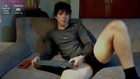 Snapshot of axelraven chatting on September 15, 8:32 pm Axel Raven online show from September 15, 8:32 pm