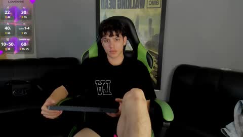 Snapshot of axelraven chatting on December 2, 4:48 pm Axel Raven online show from December 2, 4:48 pm