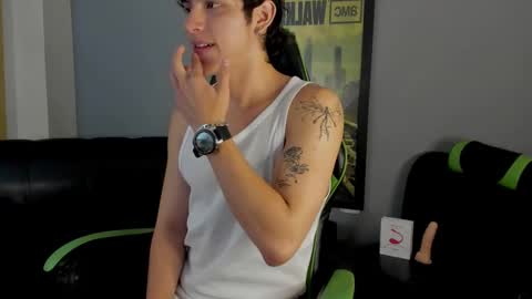Snapshot of axelraven chatting on January 9, 4:17 pm Axel Raven online show from January 9, 4:17 pm