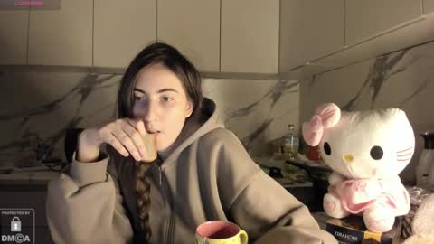 Ayesha online show from February 3, 9:08 pm