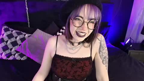 Snapshot of aylen_darkmoor chatting on October 7, 8:16 pm Aylen online show from October 7, 8:16 pm