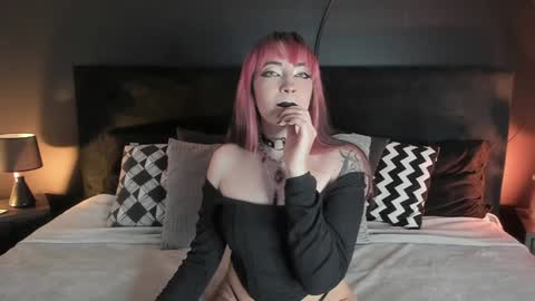 Snapshot of aylen_darkmoor chatting on February 3, 7:42 pm Aylen online show from February 3, 7:42 pm