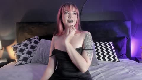 Snapshot of aylen_darkmoor chatting on February 6, 9:17 pm Aylen online show from February 6, 9:17 pm