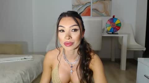 Snapshot of aylinhoney chatting on March 1, 2:15 am Aylin online show from March 1, 2:15 am