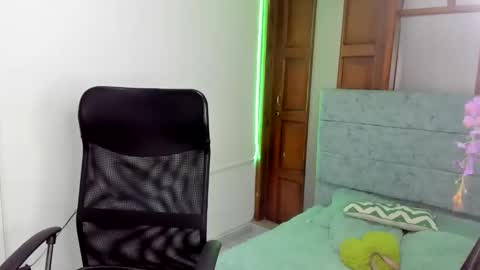 aysha_winxx online show from November 25, 3:49 am