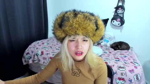 Azu Moure online show from November 5, 12:56 am