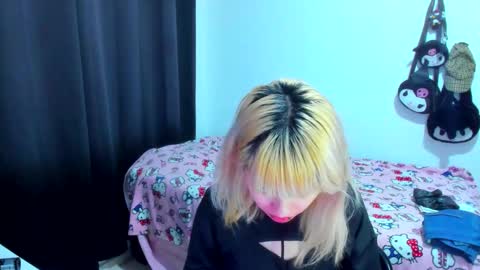 Azu Moure online show from November 30, 3:24 am