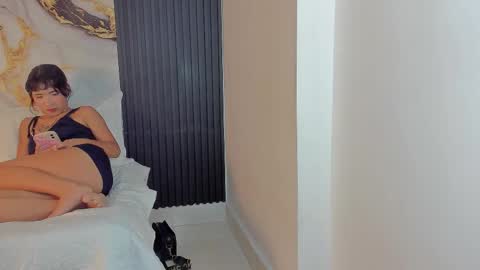 Snapshot of azul_honey chatting on September 25, 11:17 am HONEY AZUL online show from September 25, 11:17 am