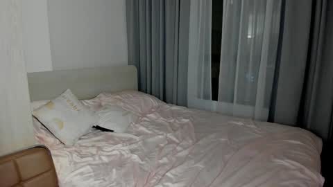 Call me baby  real name Eva   online show from February 5, 2:48 pm