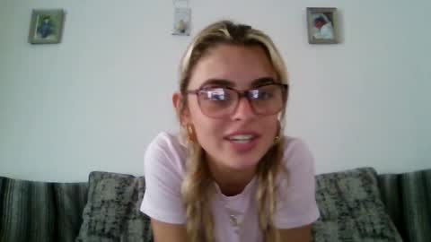 baby_girls2224 online show from January 12, 2:24 pm