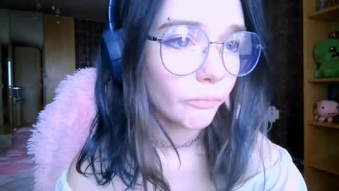 Alice online show from April 27, 8:45 am