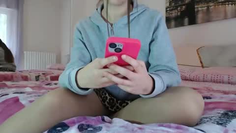 babykisssss online show from February 26, 9:44 am