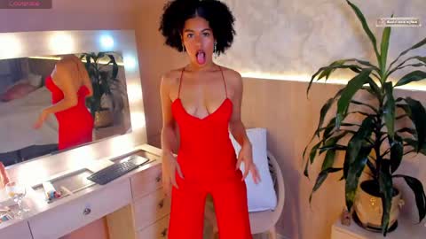 BADDIE DELAYLA online show from May 9, 10:49 pm