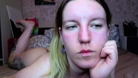 holly online show from May 3, 5:30 pm