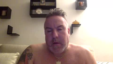 Snapshot of banana5289 chatting on March 8, 9:39 am banana5289 online show from March 8, 9:39 am