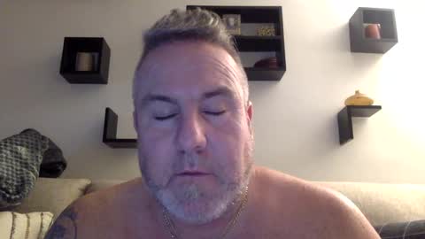 Snapshot of banana5289 chatting on February 8, 2:15 am banana5289 online show from February 8, 2:15 am