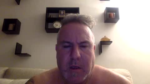 Snapshot of banana5289 chatting on March 4, 2:38 am banana5289 online show from March 4, 2:38 am