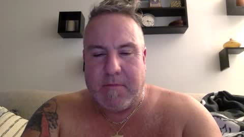 Snapshot of banana5289 chatting on February 3, 8:24 pm banana5289 online show from February 3, 8:24 pm
