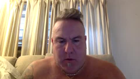 Snapshot of banana5289 chatting on January 31, 2:07 pm banana5289 online show from January 31, 2:07 pm