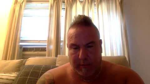 Snapshot of banana5289 chatting on October 6, 7:10 pm banana5289 online show from October 6, 7:10 pm