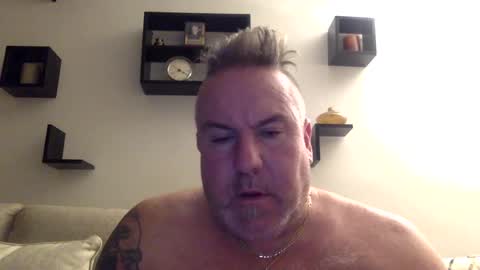 Snapshot of banana5289 chatting on March 6, 8:52 am banana5289 online show from March 6, 8:52 am