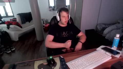 bananastickstrips online show from May 18, 6:47 pm