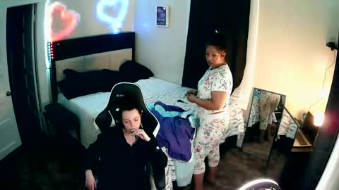 bankrollbarbies444 online show from April 6, 4:43 am