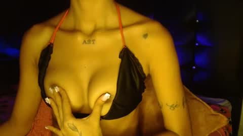 Snapshot of barbie_222 chatting on October 9, 12:38 am barbie_222 online show from October 9, 12:38 am