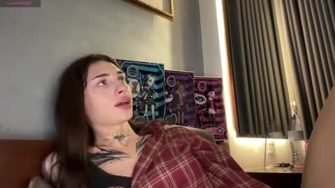 Snapshot of barbie_bi chatting on December 27, 11:17 am My name is Molly. Please say hello I like talking to you. If you have any wishes or obscene desires please use the tip menu online show from December 27, 11:17 am