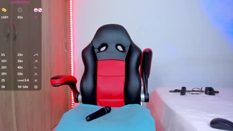 Nicolle  online show from February 22, 10:08 am