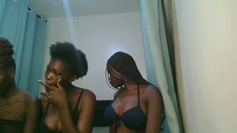 queen online show from March 19, 9:53 pm