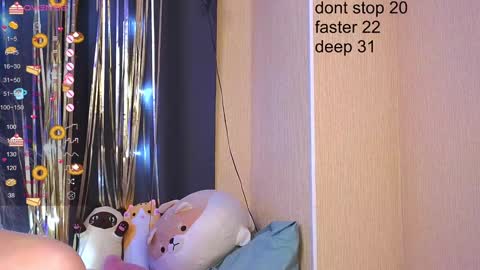 Snapshot of barbieee_doll chatting on December 17, 12:23 am Eva online show from December 17, 12:23 am