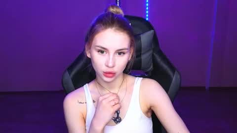 Snapshot of barbieee_doll chatting on March 4, 1:17 pm Eva online show from March 4, 1:17 pm