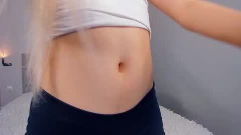 Mia online show from May 11, 4:04 pm