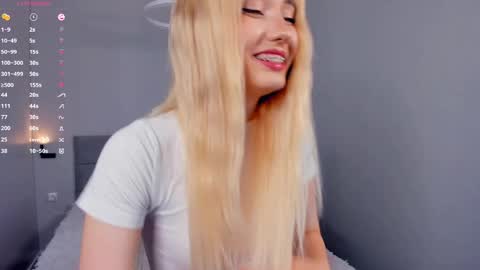 Mia online show from May 19, 5:31 pm