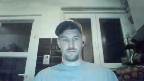 Snapshot of basteleus1 chatting on February 27, 1:41 am basteleus1 online show from February 27, 1:41 am