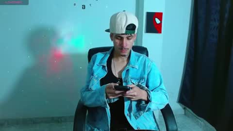 Snapshot of bastiaan_28 chatting on October 10, 10:58 pm Bastian online show from October 10, 10:58 pm