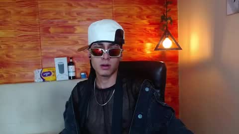 Snapshot of bastiaan_28 chatting on February 14, 2:28 am Bastian online show from February 14, 2:28 am