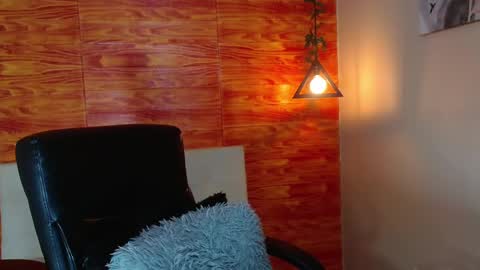 Snapshot of bastiaan_28 chatting on February 18, 6:59 am Bastian online show from February 18, 6:59 am